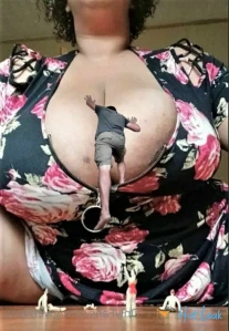 5596540
