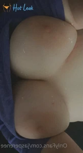 5608826
