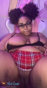 5633649