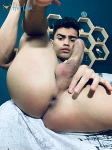 5627484