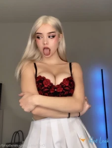 5647822