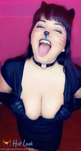5612879