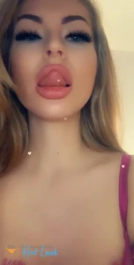 5761923
