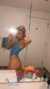 543927