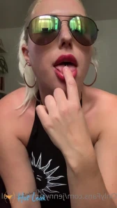 1526298