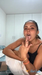 10562564
