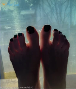 4927784