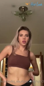 1567744