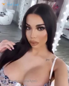 10557372
