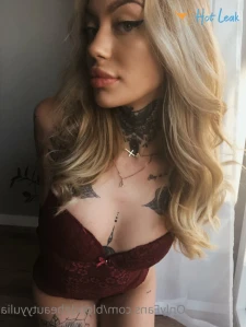 7403572