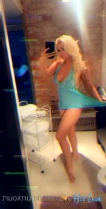1605868