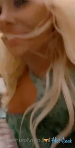 1605903