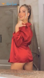 1605988