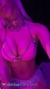1606525