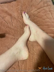 10586435