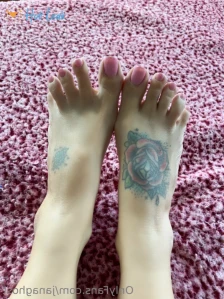 7057308