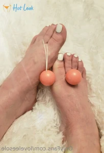 6837573