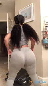 1621169