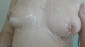 7052563