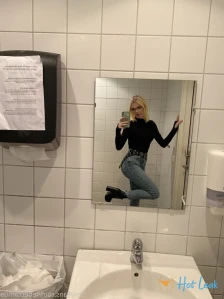 6968572