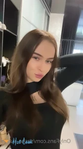 6933749