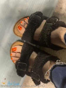 6933911