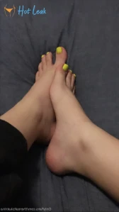 6911985