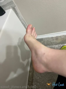 10589549