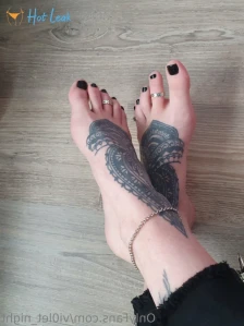 6889810