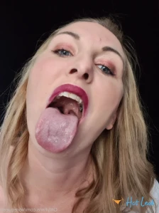 6887817