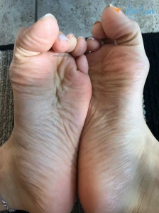 711569