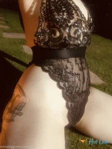 9425593