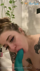 10923610