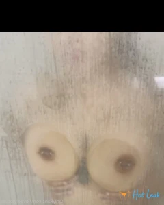 743636