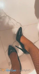 10402104