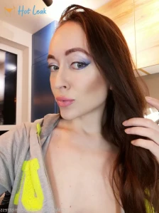 8885621