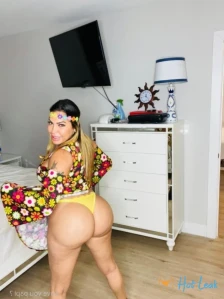 8570318