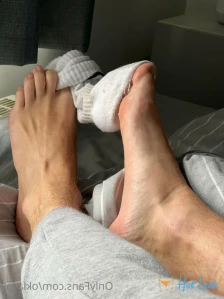 9680973