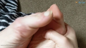 10100437