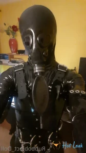 10996073