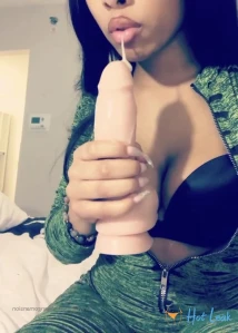 1669564
