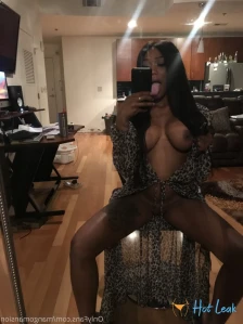 852917