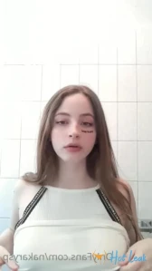 1675892