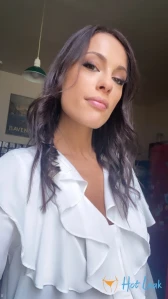908743
