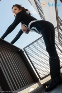 910948