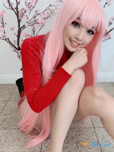 912586