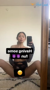 1077872