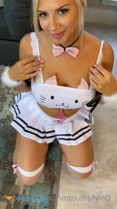 10710099
