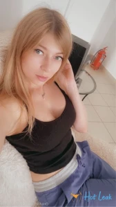 4618576