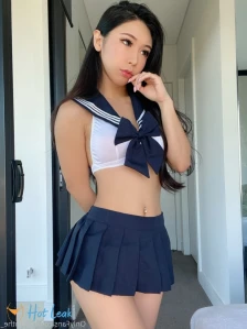 1696839